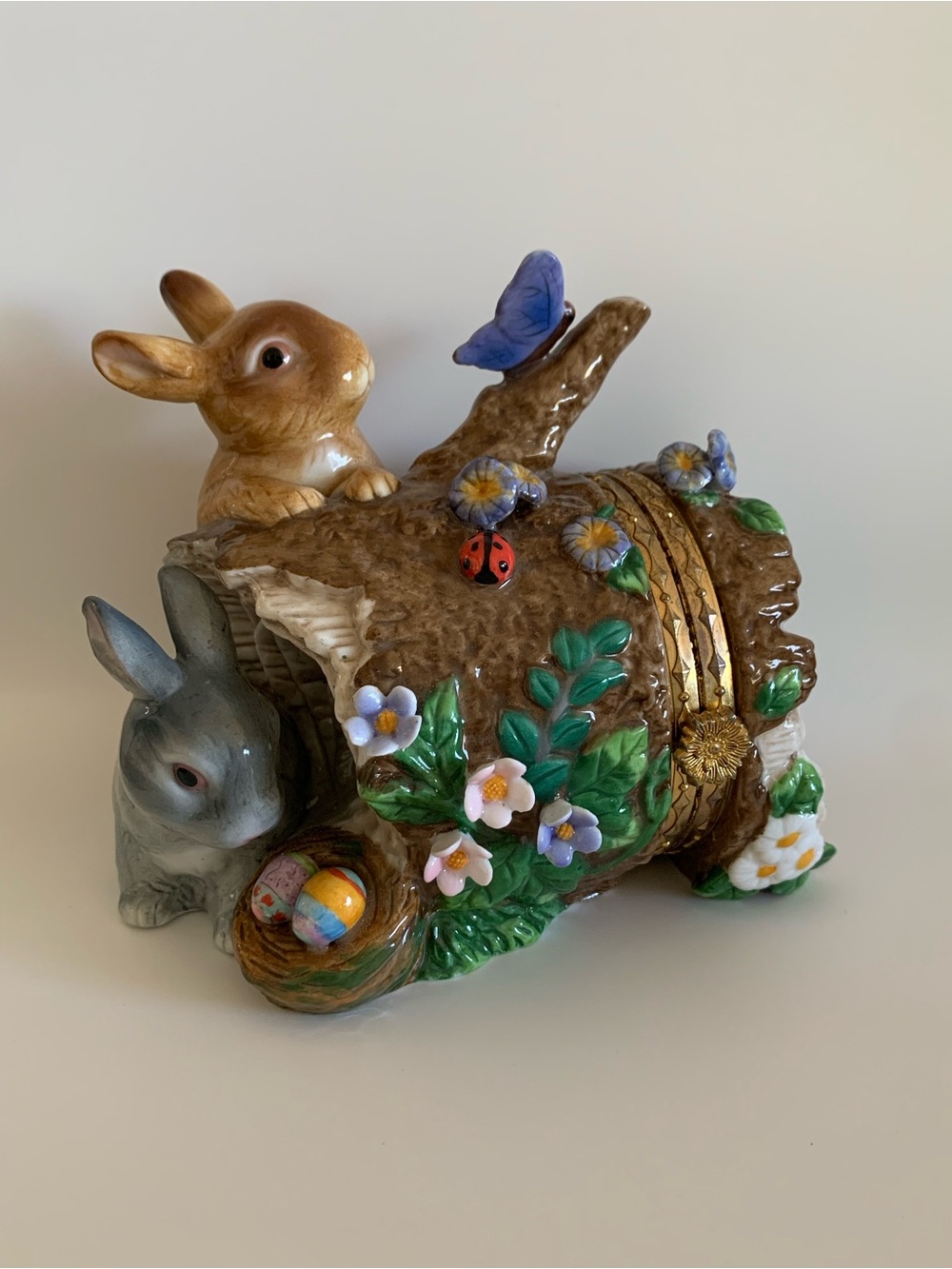 CWC Porcelain Easter Bunny Log Hinged Trinket Box #1527 Hand Painted Keepsake